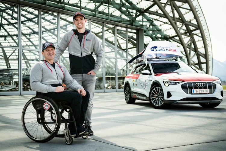 Matthias Walkner mit Rollstuhl-Athlet Reini Sampl