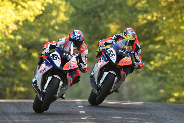 Le Grelle (45) oder Lonbois (155): Wer holt sich den IRRC-Superbike-Titel 2016?