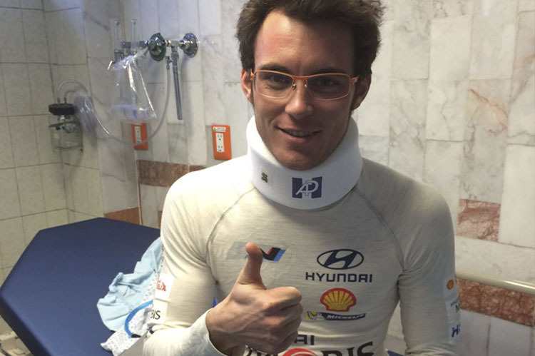 Trotz Halskrause guter Laune – Hyundai-Pilot Thierry Neuville