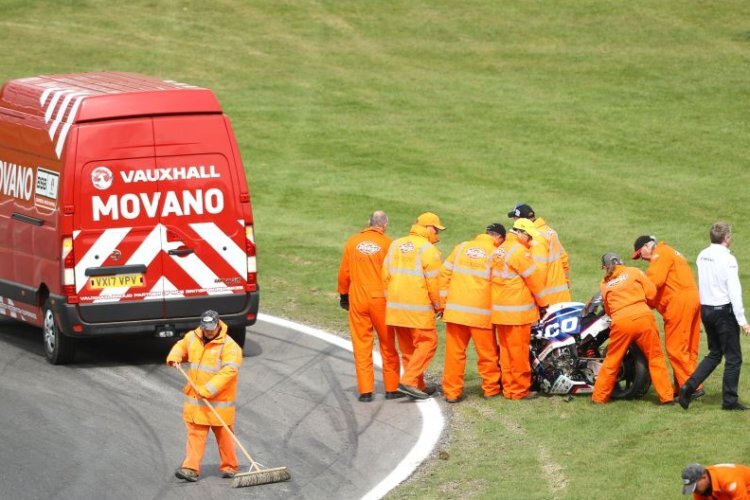 Die Tyco BMW von Davide Giugliano wurde ebenfalls arg in Mitleidenschaft gezogen