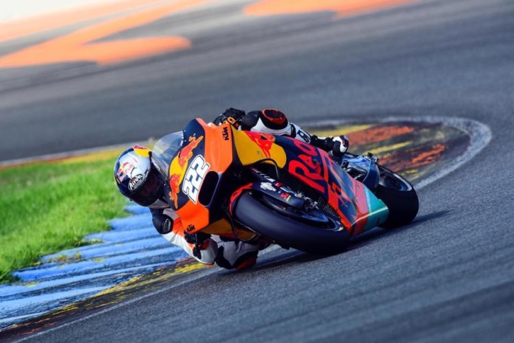 Eine MotoGP-KTM mit der Nummer 222 - es ist Tony Cairoli!