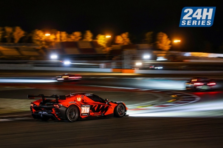 Nachtaction: Der KTM X-Bow GTX von Miguel Oliveira bei den 24h Barcelona