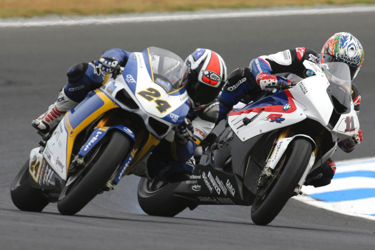Troy Corser (re.) gibt alles für eine schnelle Runde