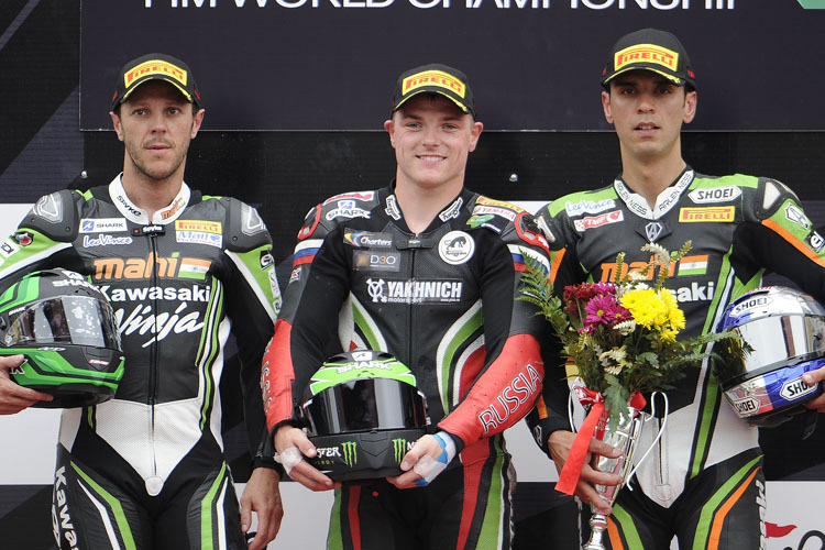 Sam Lowes in der Zange von Fabien Foret (li) und Kenan Sofuoglu (re)