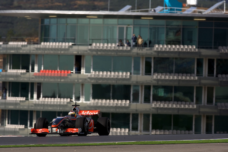 Pedro de la Rosa mit seinem McLaren beim Formel-1-Test in der Algarve 2009