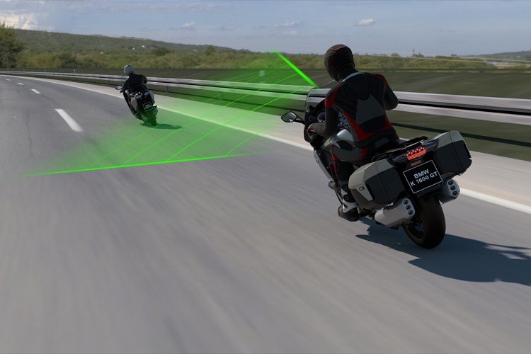 Actice Cruise Control - BMW künrigt eine weitere elektronische Fahrhilfe für den komfortbewussten Motorradfahrer an
