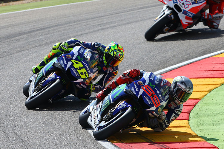 Jorge Lorenzo vor Valentino Rossi