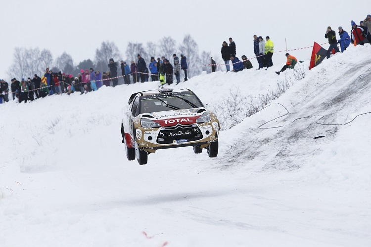 Kris Meeke springt zur ersten Bestzeit