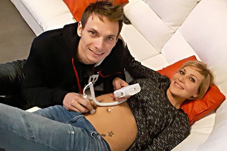 Fabio Menghi mit seiner schwangeren Freundin Sara