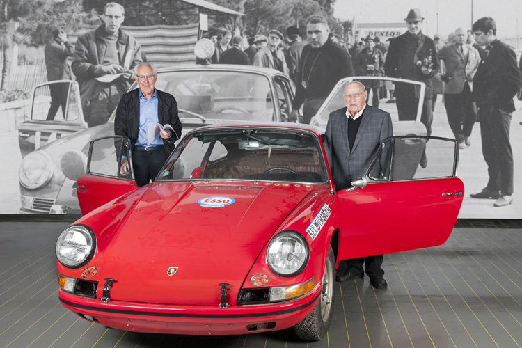 1965 errang der erste Porsche 911, den Porsche offiziell in den Renneinsatz schickte, den überraschenden fünften Platz in der Rallye Monte Carlo