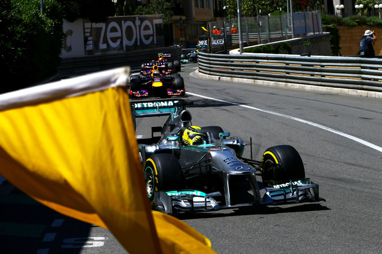 Nico Rosberg bekommt die gelbe Flagge gezeigt – Achtung, Gefahr!