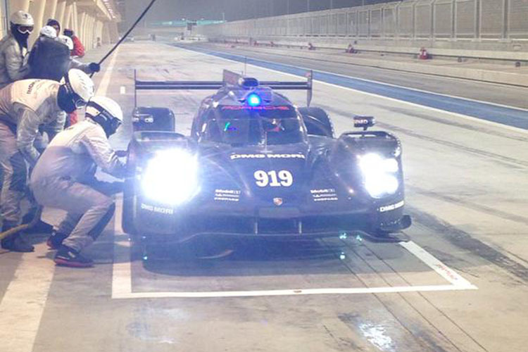 Porsche testete in Bahrain am Montag bis in die Nacht