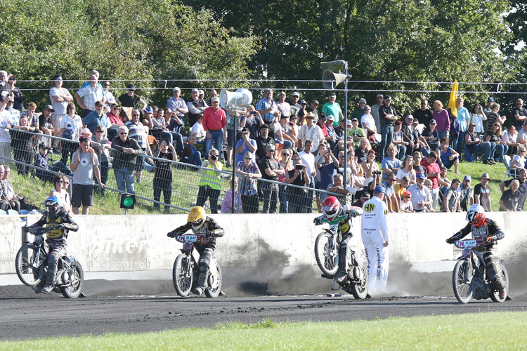 Start zum Finale: Huckenbeck, Smolinski, Holta und Riss (v.l.)