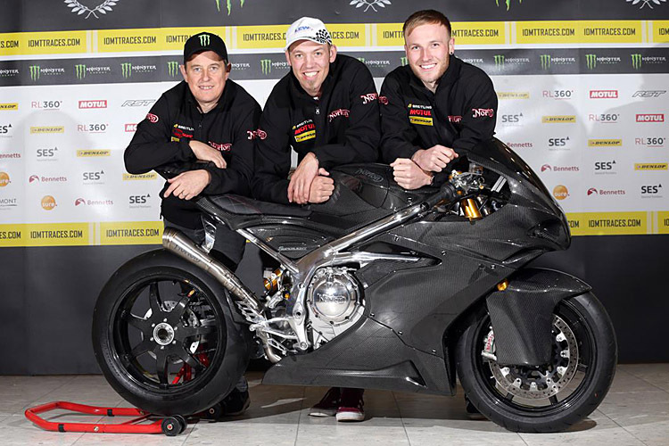 John McGuinness, Peter Hickman, Davey Todd (vlnr.)