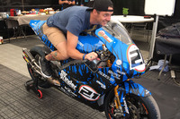 Cameron Donald sitzt schon mal Probe auf der Suter MMX 500
