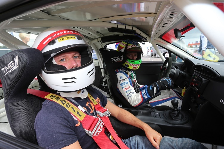 Zusammen im Toyota TMG GT86 CS-V3 mit LMP1-Pilot Mike Conway