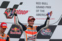 Sieger Marc Márquez am Sonntag in Austin, links Pedrosa etwas missmutig