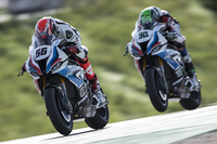 Tom Sykes vor Eugene Laverty