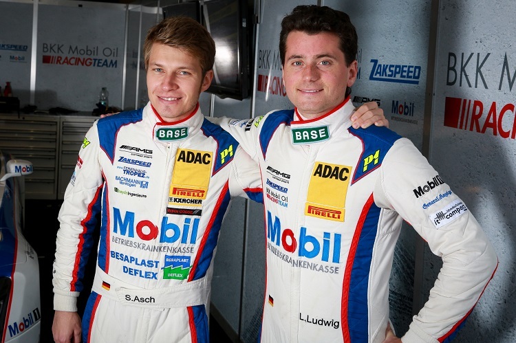 Sie führen die Gesamtwertung im ADAC GT Masters an. Sebastian Asch (li.) und Luca Ludwig