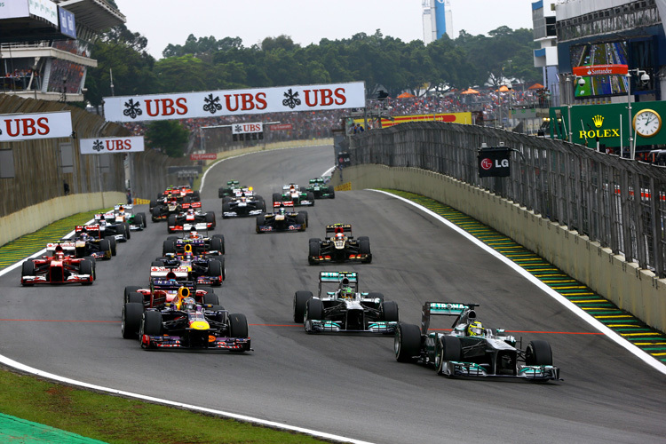 Vettel verliert beim Start Rang 1 an Nico Rosberg
