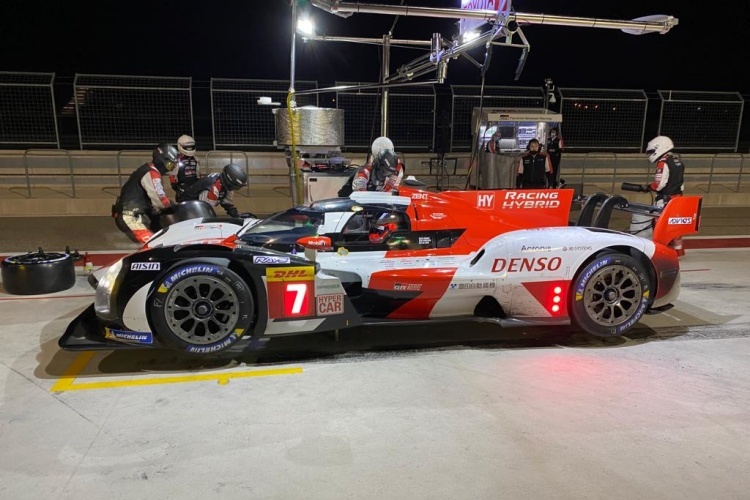 Der Toyota GR010 Hybrid bei Testfahrten im Motorland Aragon