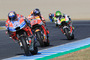 Im Rennen: Cal Crutchlow (35) dicht hinter Dovi und Márquez