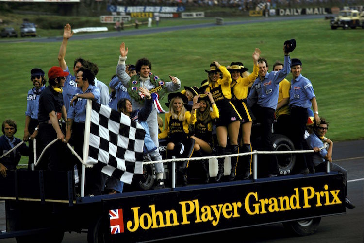 Jody Schecker und sein Tyrrell-Team in Brands Hatch 1974
