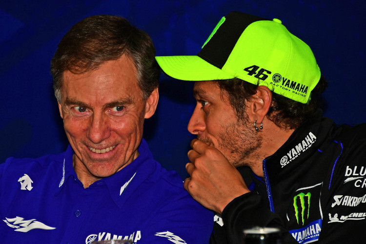 Yamaha-Renndirektor Lin Jarvis und Valentino Rossi