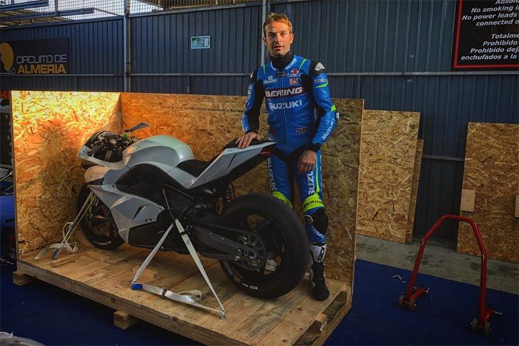 Sylvain Guintoli mit dem E-Superbike