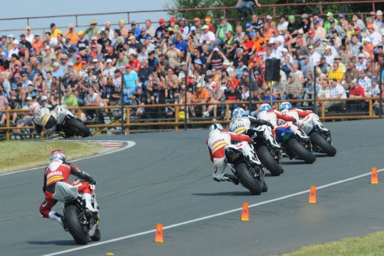 Yamaha R6 Dunlop Cup: Start Nummer 290.