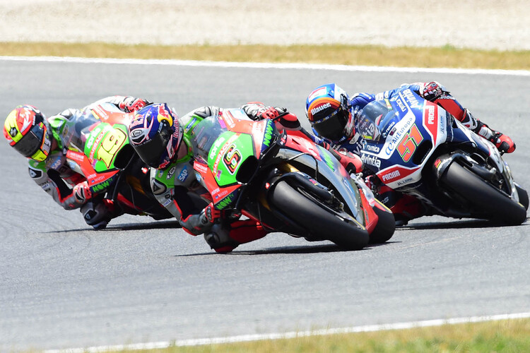 Stefan Bradl im Rennen vor Bautista (19) und Laverty (50)