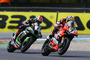 Chaz Davies im Kampf gegen Jonathan Rea