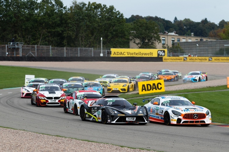 KTM X-Bow GT4 neben Mercedes-AMG GT4 in der ADAC GT4 Germany