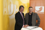 Hermann Tomczyk und Jürgen Hörner bei der Vertragsunterzeichnung