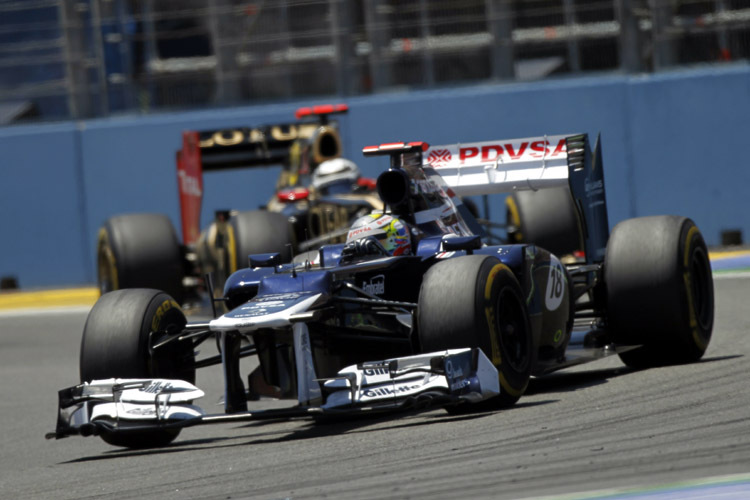 Maldonado lag anfangs vor Räikkönen