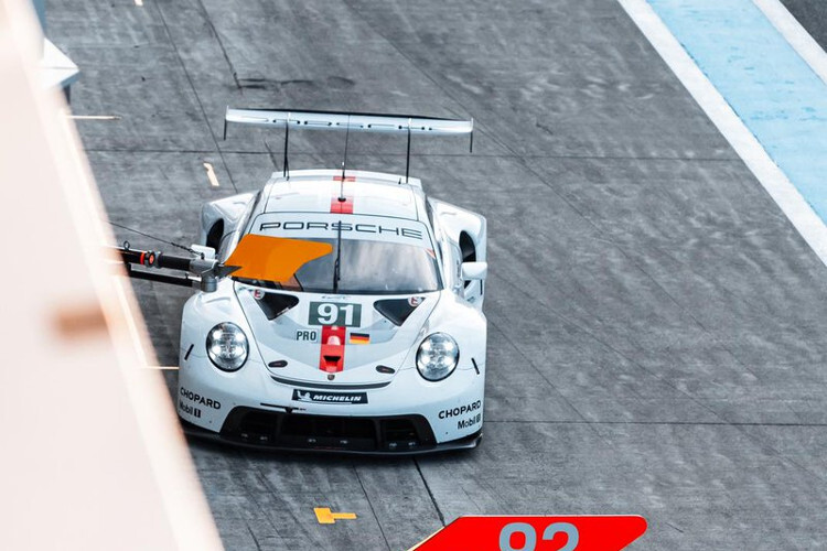 Werks-Porsche 911 RSR in der Boxengasse