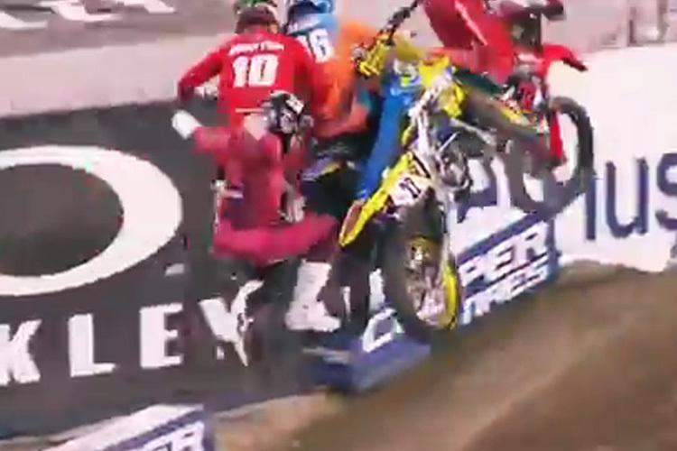 Nach dem Start herrschte in Seattle nach dem Crash von Chad Reed Chaos