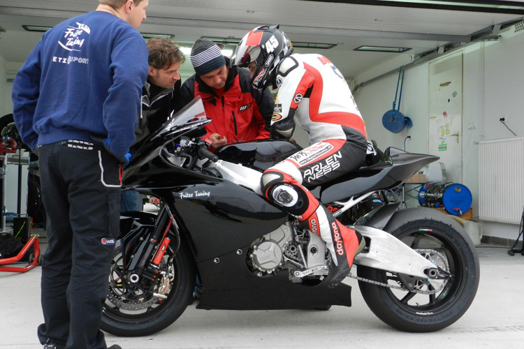 Test: Bauer beim Test mit der CRT-BMW