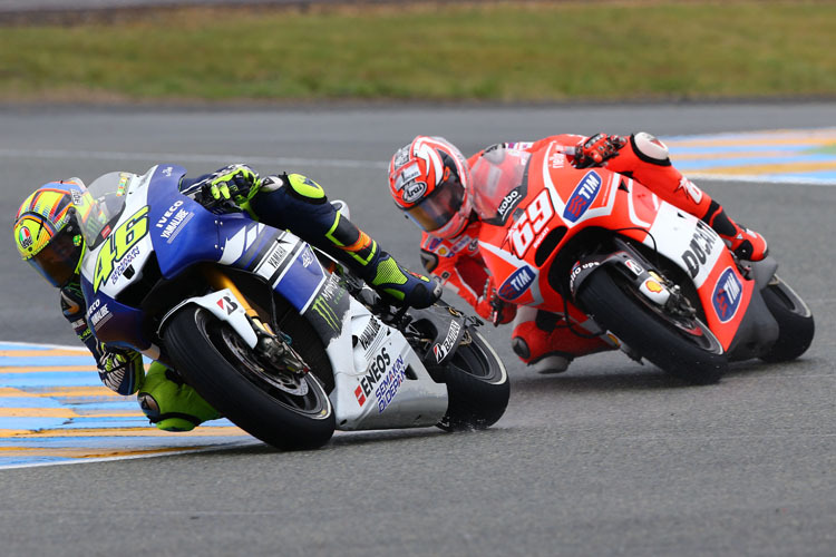 Valentino Rossi vor Nicky Hayden