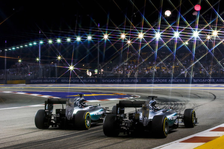Rosberg überholt Hamilton