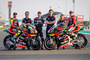 Das Aprilia-Team: Iannone, Albesiano, Smith, Rivola, Gresini und Aleix Espargaró