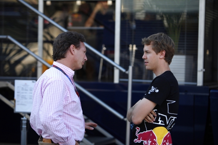 Sebastian Vettel im Gespräch mit Christian Horner