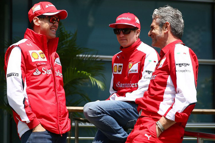 Sebastian Vettel mit Kimi Räikkönen und Maurizio Arrivabene