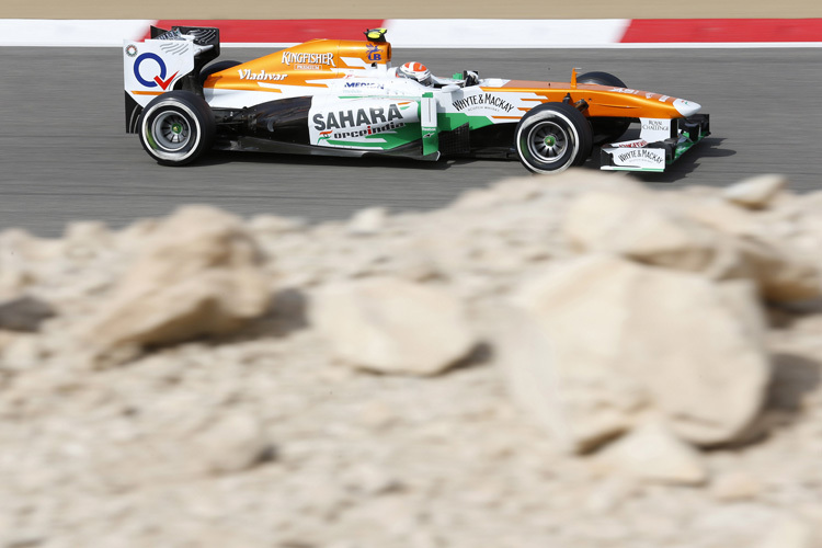 Adrian Sutil zischt durch die Wüste