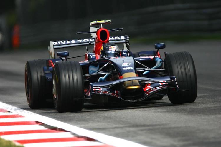 Mit diesem Auto begann alles: Vettel im 2008er Renner von Toro Rosso