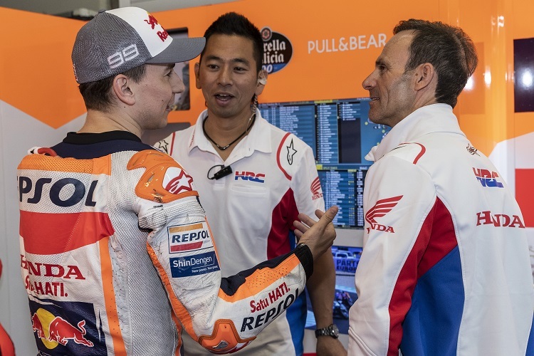 Lorenzo mit Takeo Yokoyama, MotoGP-Projektleiter bei HRC, und Alberto Puig