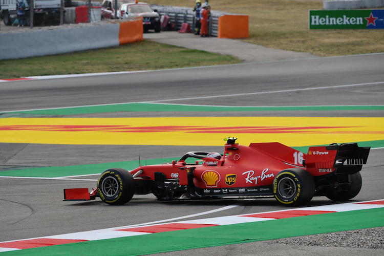 Charles Leclerc fuhr nach dem Dreher ohne Sicherheitsgurte weiter