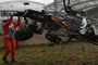 Hier hielten die Radseile an der Vorderache: Das Wrack von Fernando Alonso in Australien 2016