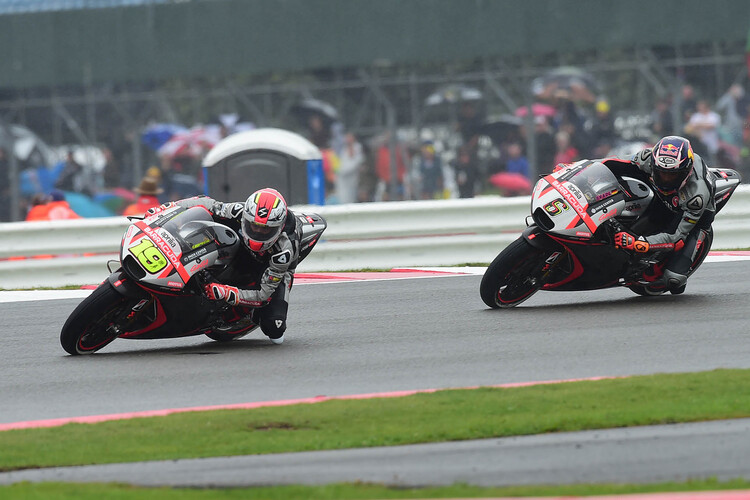 GP in Silverstone: Alvaro Bautista (19) vor Stefan Bradl (6)