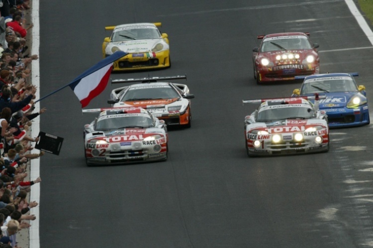 Zwei Chrysler Viper GTS-R bei den 24h Spa 2001